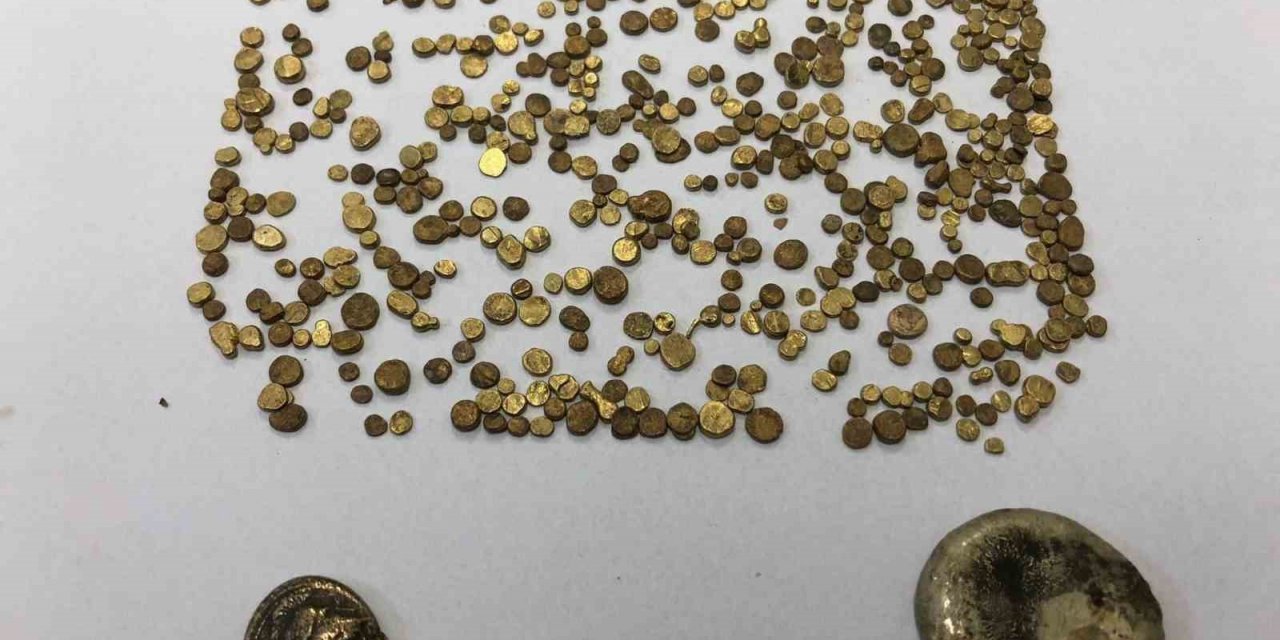 Karaman’da altın sikke ve pulları satmaya çalışan 7 kişi yakalandı