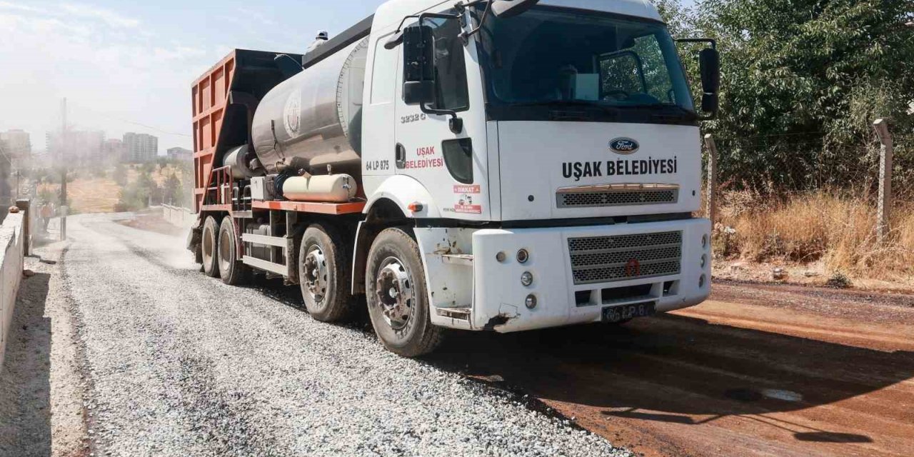 Uşak Belediyesi asfalt çalışmalarına hız kesmeden devam ediyor