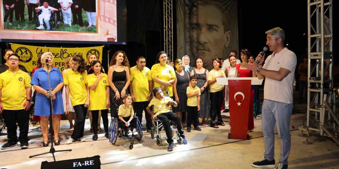 Marmaris Amfi Tiyatro özel çocuklara ev sahipliği yaptı