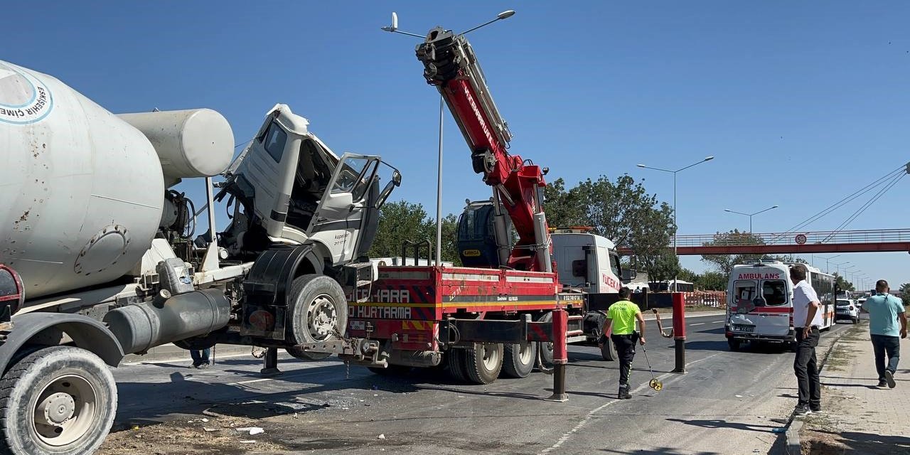 Beton mikseri önce yolcu otobüsüne, sonra ambulansa çarptı: 14 yaralı