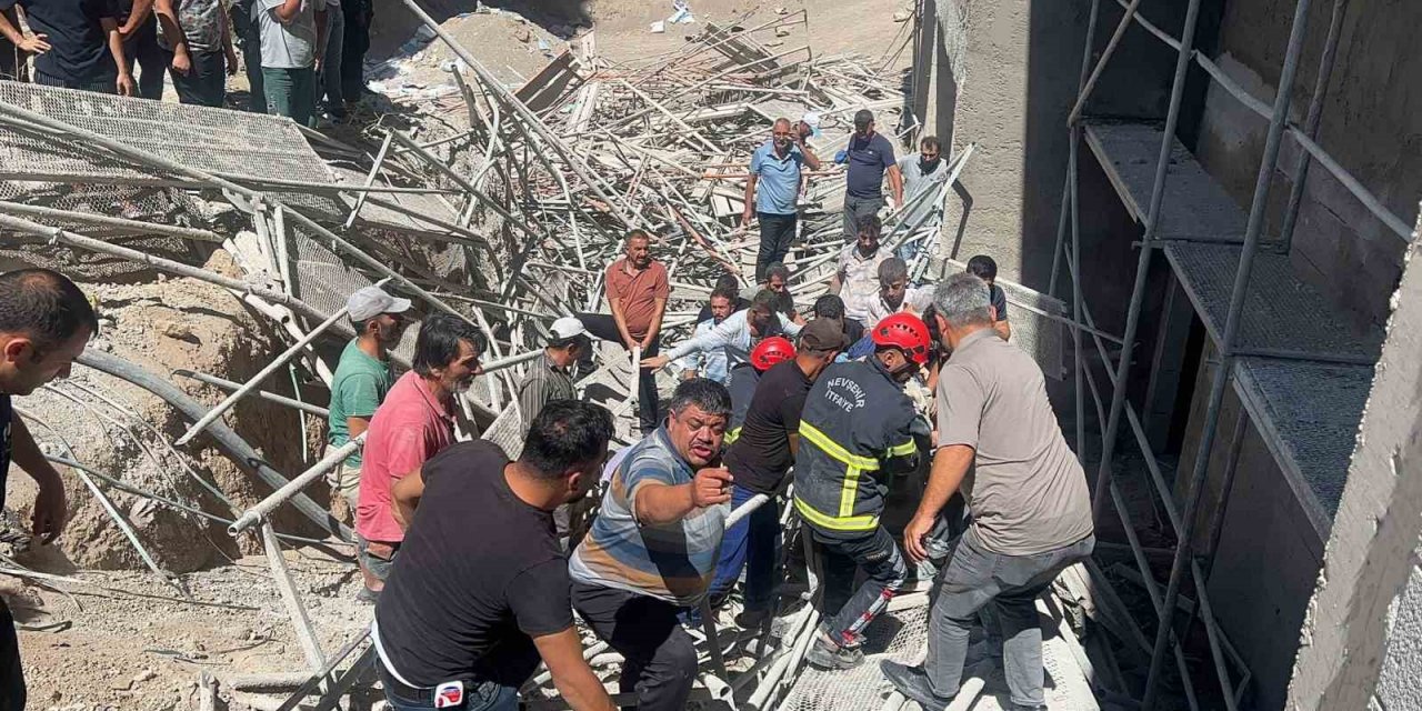 İskelenin çökmesi sonucu ölü sayısı 2’ye yükseldi