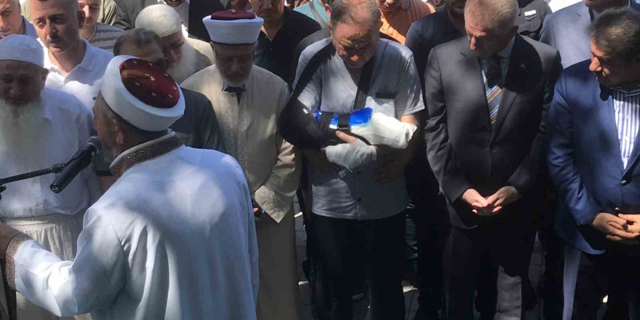 Kadıköy’de yangında balkondan atlayarak hayatını kaybeden Hatice Arslan son yolculuğuna uğurlandı