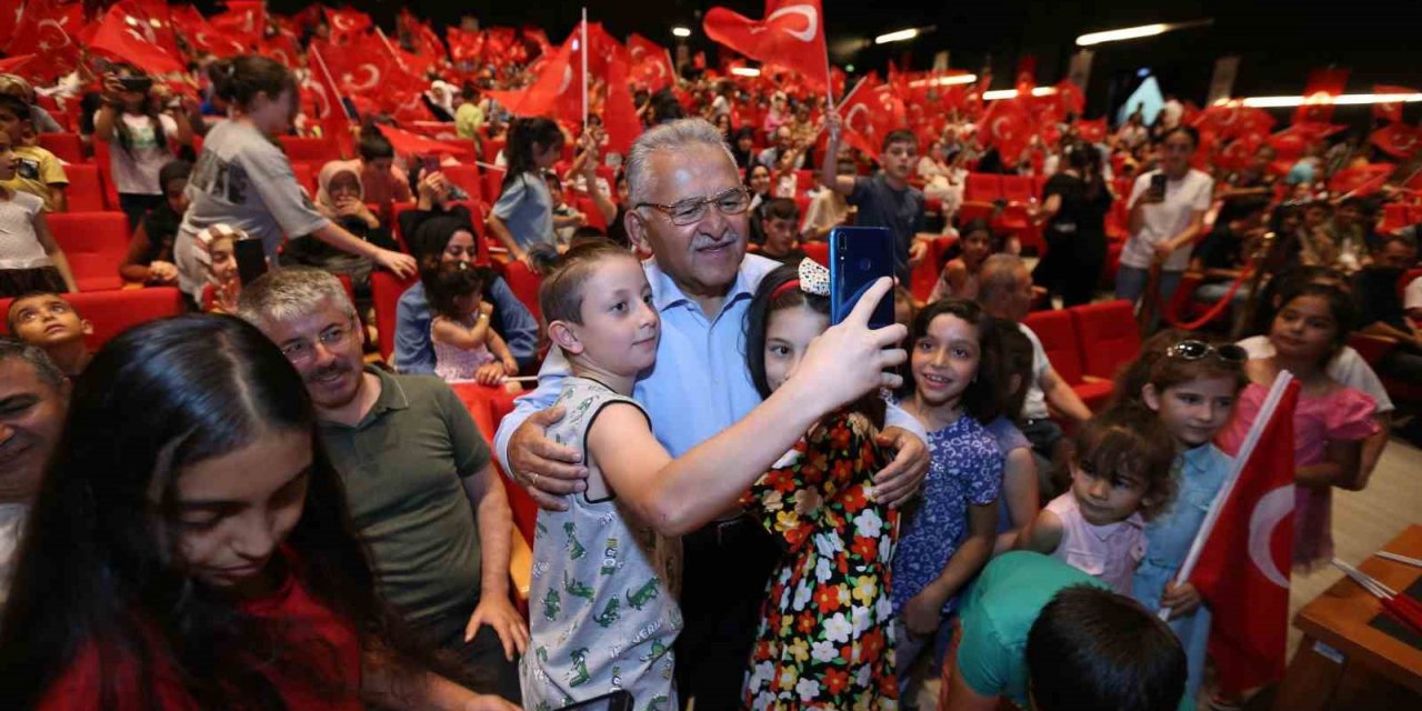 KAYMEK Yaz Okulu’ndan Muhteşem Kapanış Programı