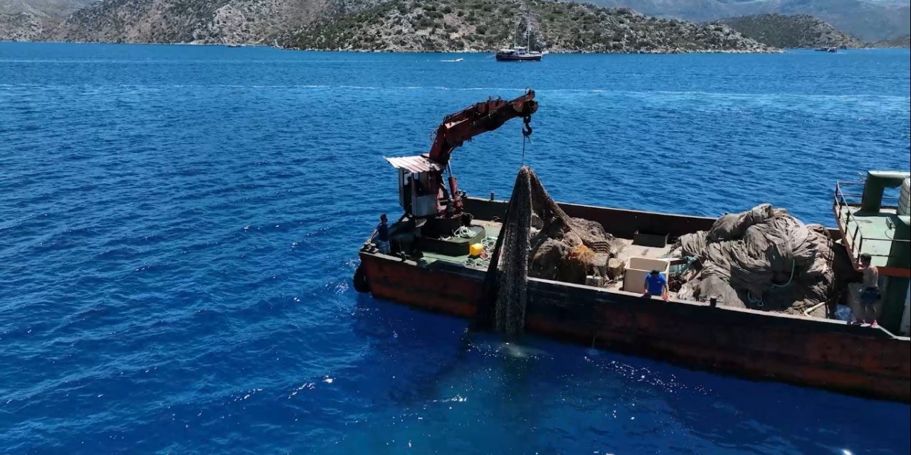 Mavi yolculuğun merkezinde hayalet ağ temizliği