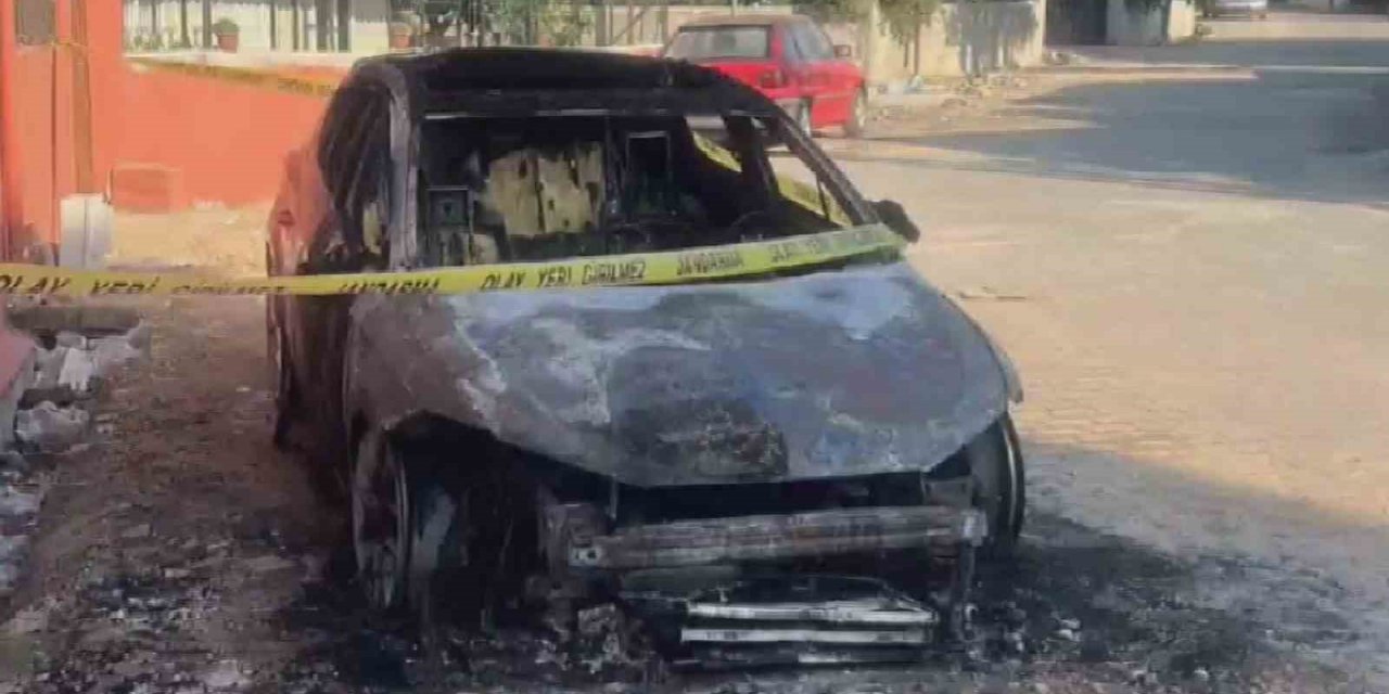 İki aracı kundaklayan zanlıyı jandarma yakaladı