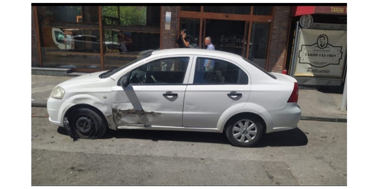 Önce park halindeki araca sonra yayaya çarptı: 1 yaralı