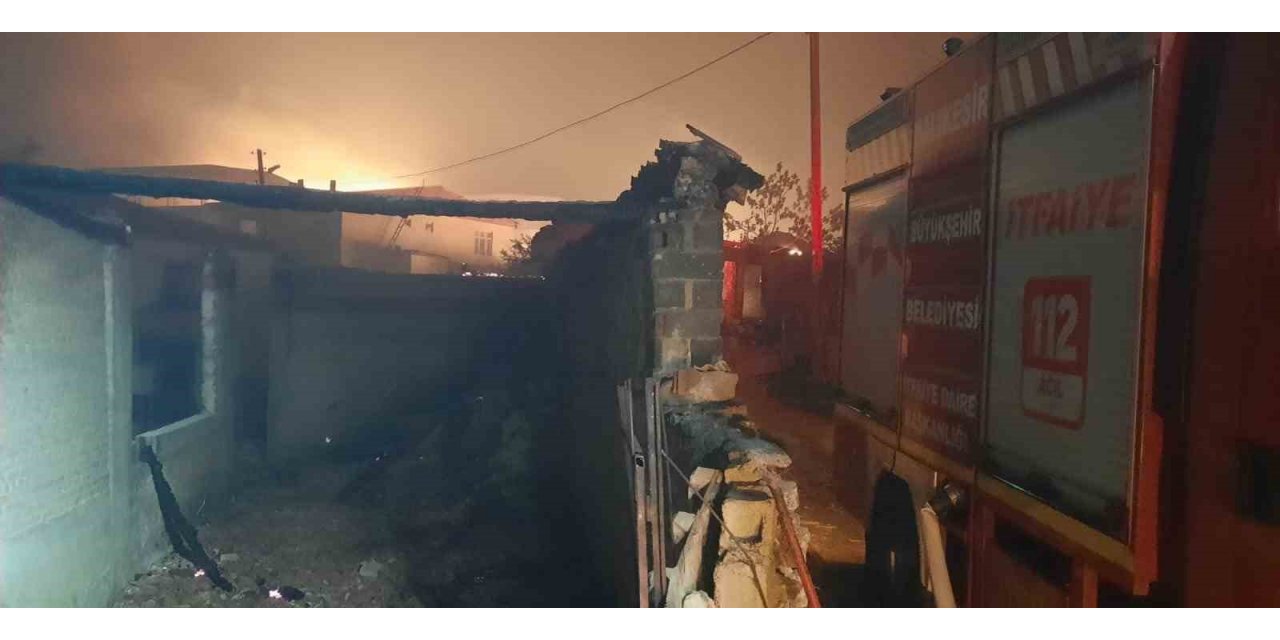 Orman yangını, Ulupınar Köyü’nde evlere sıçradı