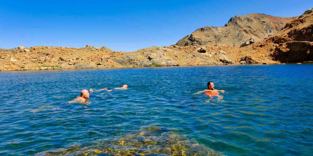 İzmir’den gelip 3 bin metrede serinlediler