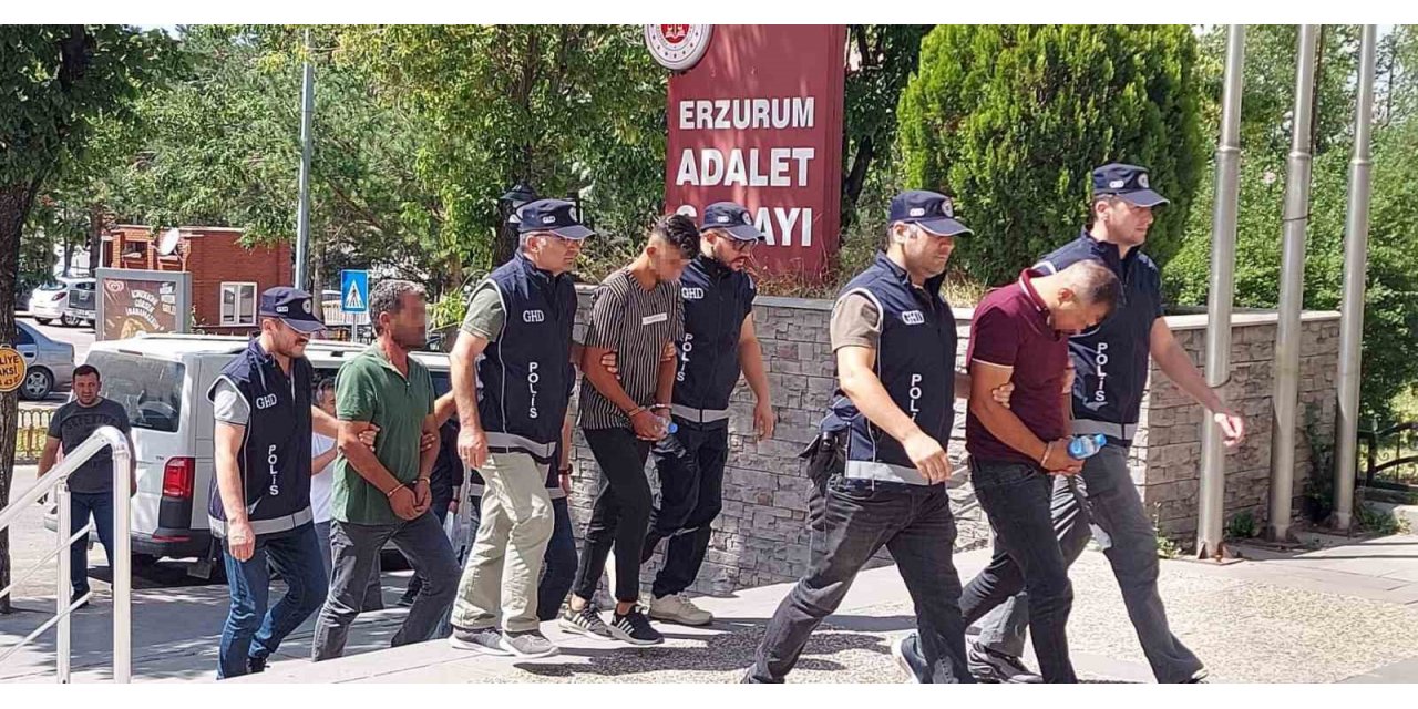 Göçmen kaçakçılığı yapan şahıslar polisten kaçamadı