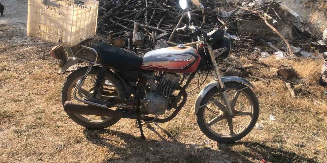 Uyuşturucu taciri çalıntı motosikletle yakalandı