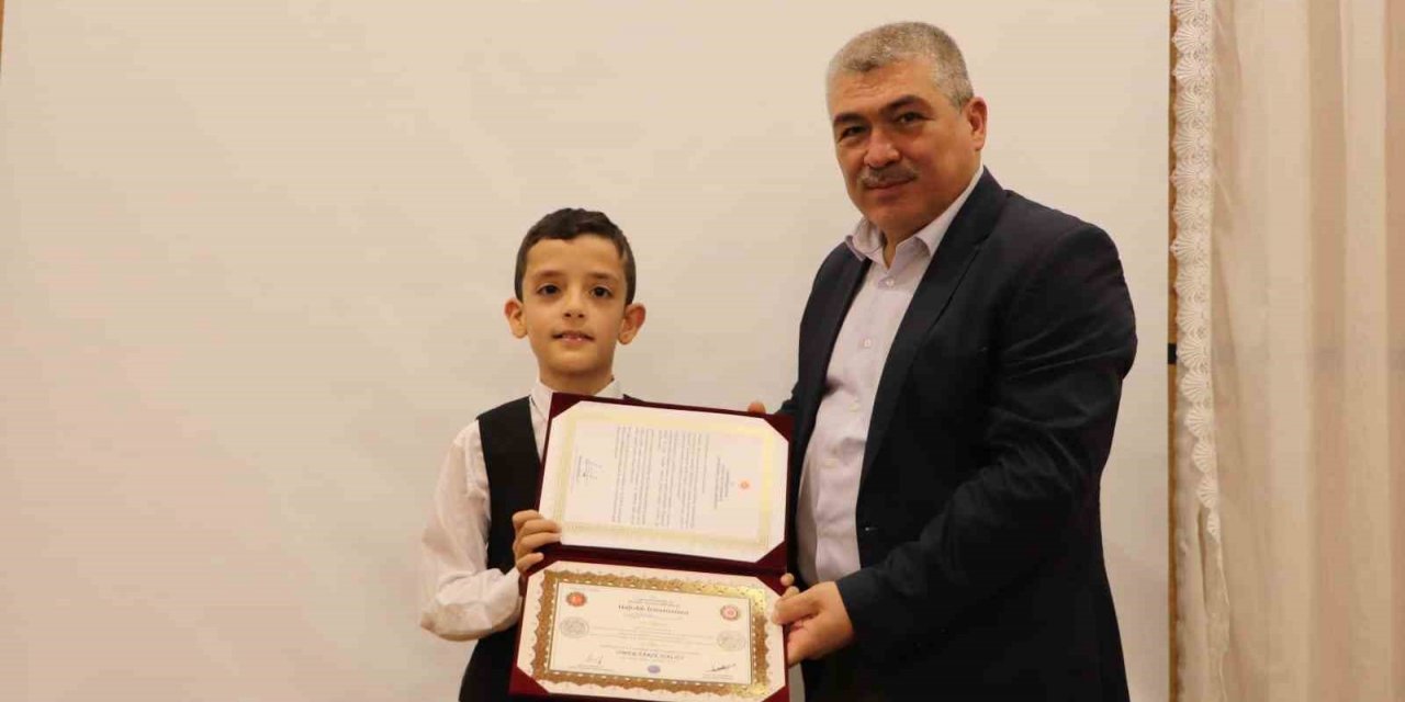 Hafızlık öğrencileri belgelerini aldı