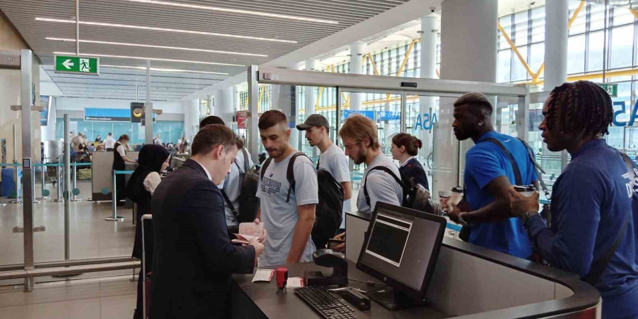 Adana Demirspor, Belçika’ya gitti