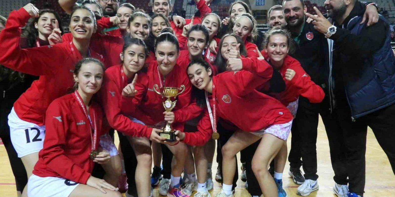 Basketbolcu Hazal Çetin, Antalya Toroslor’a transfer oldu