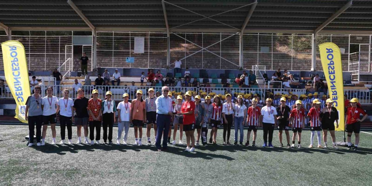 U-15 Kadın Futbol Turnuvası büyük heyecana sahne oldu