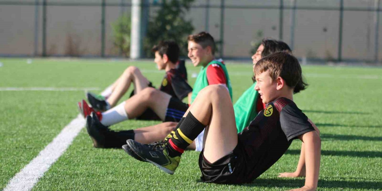 Eskişehirspor Fabrika Futbol Okulu’nda antrenmanlar devam ediyor