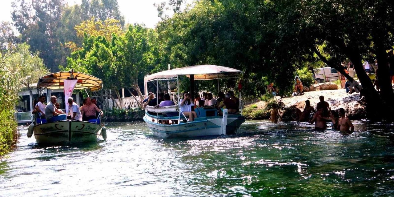 Akyaka Kadın Azmağı tekne turlarına vatandaşlardan yoğun ilgi