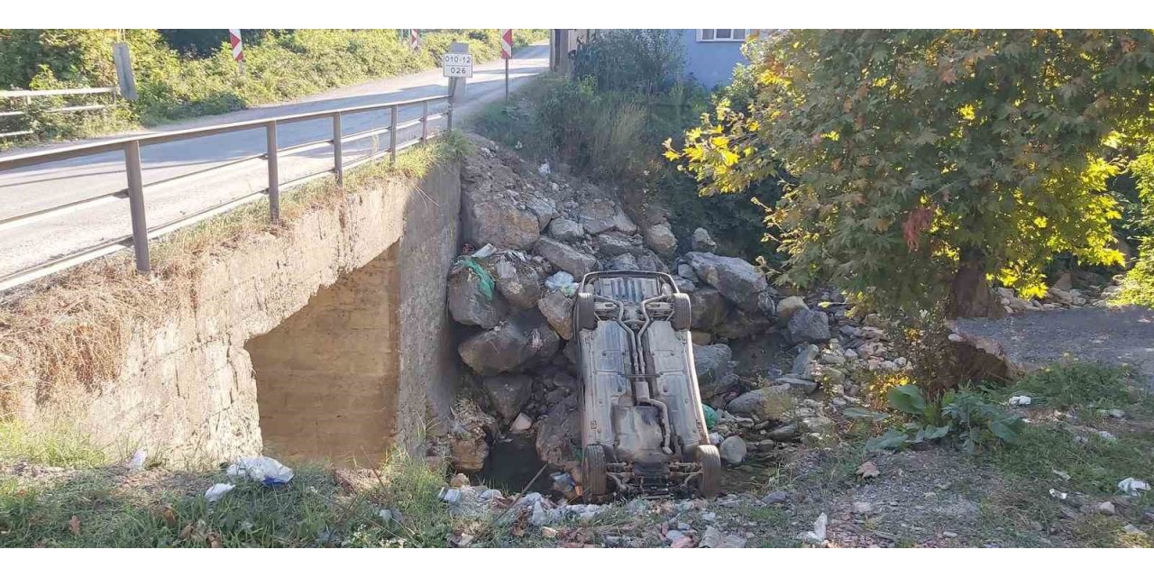 Sinop’ta otomobil dereye uçtu: 1’i bebek 4 yaralı