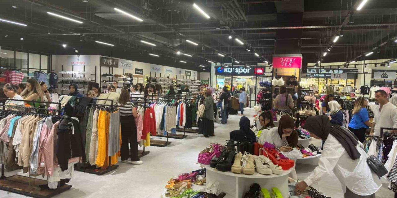 KUMSmall AVM yeni markalarla büyümeye devam ediyor