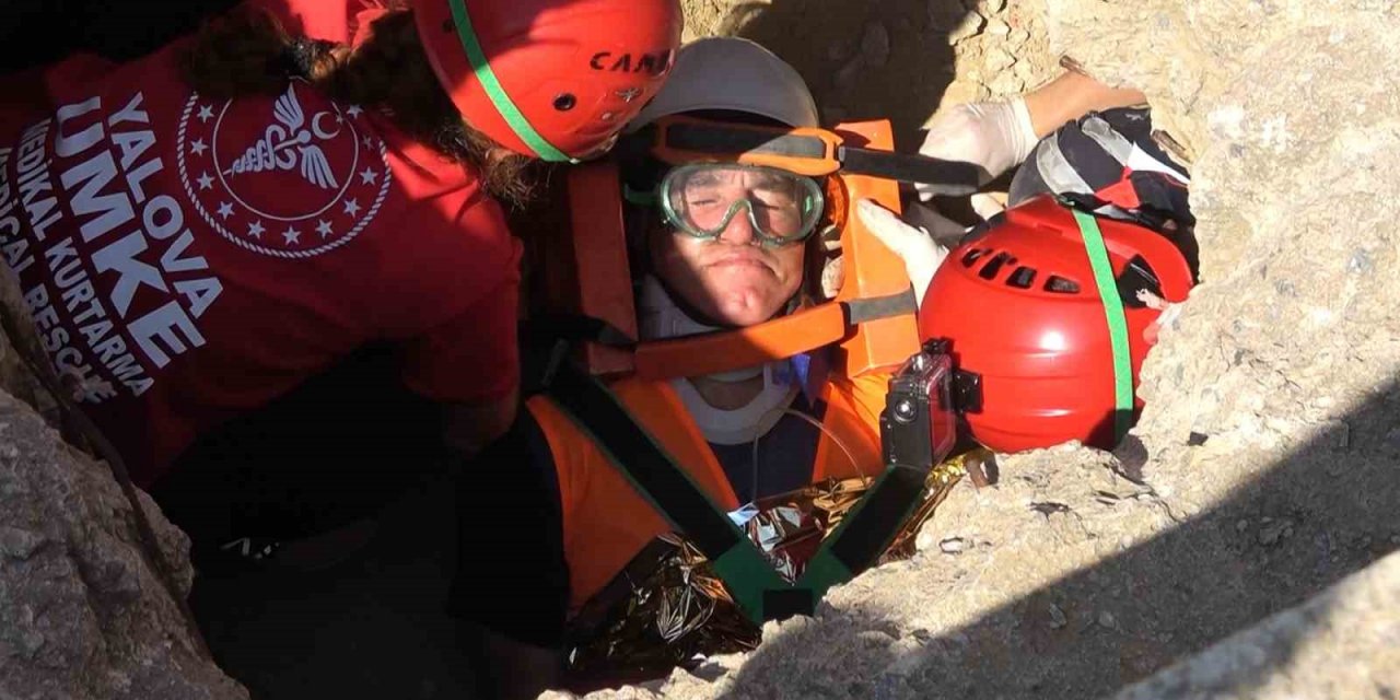 Yalova’da enkaz ve trafik kazası temalı tatbikatlar gerçeğini aratmadı