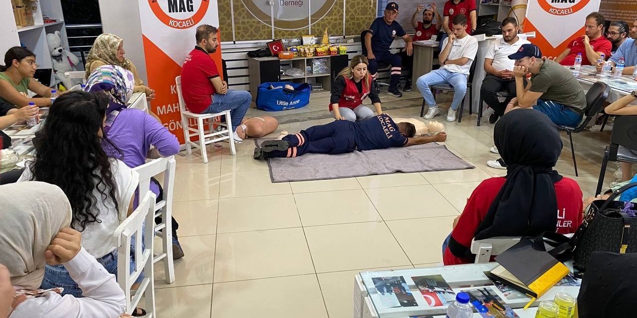 Afet durumunda hayatta kalma dersi veriliyor