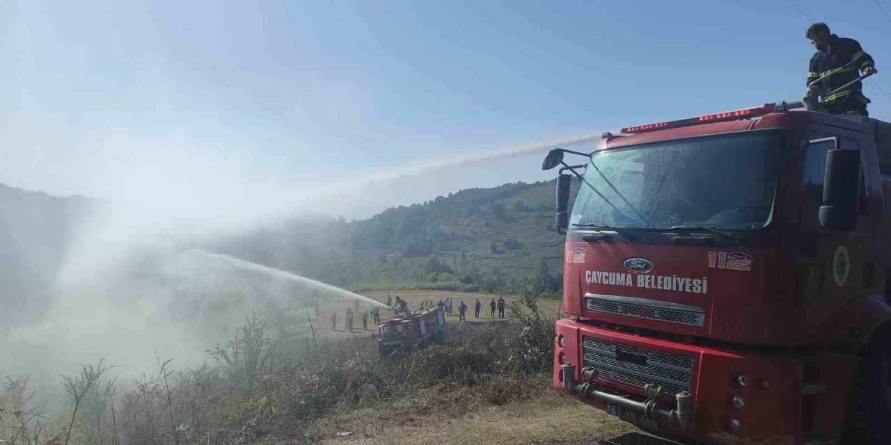 Zonguldak’taki örtü altı yangını ormanlık alana sıçramadan söndürüldü