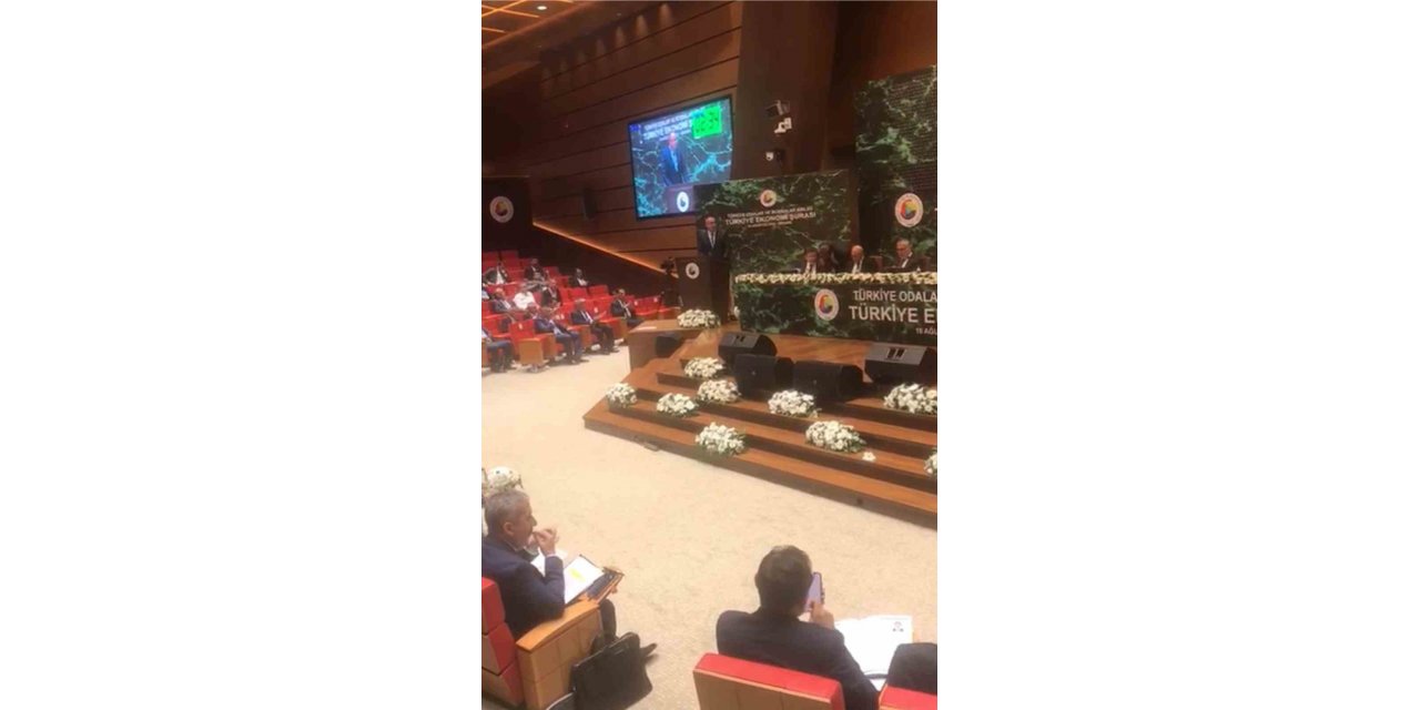 Başkan Vedat Öztürk ekonomi şurasında bakanlara sorunları anlattı