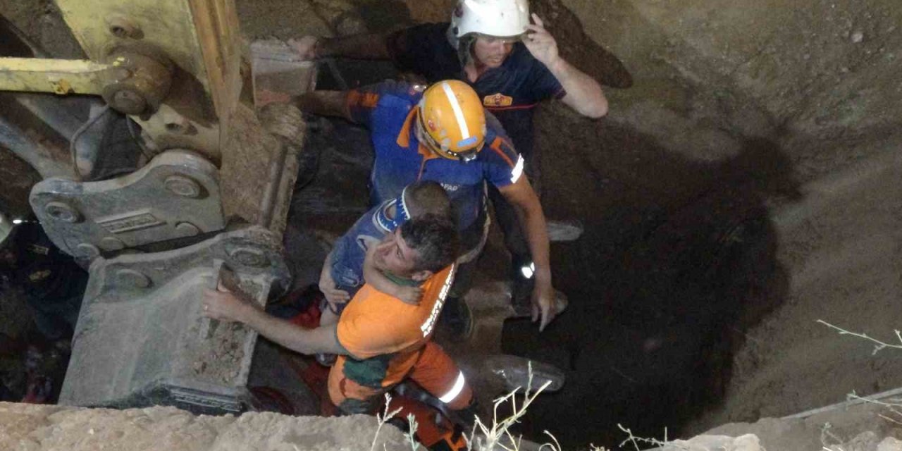 Sondaj kuyusuna düşen 2 yaşındaki çocuk 5 saatlik çalışma ile kurtarıldı