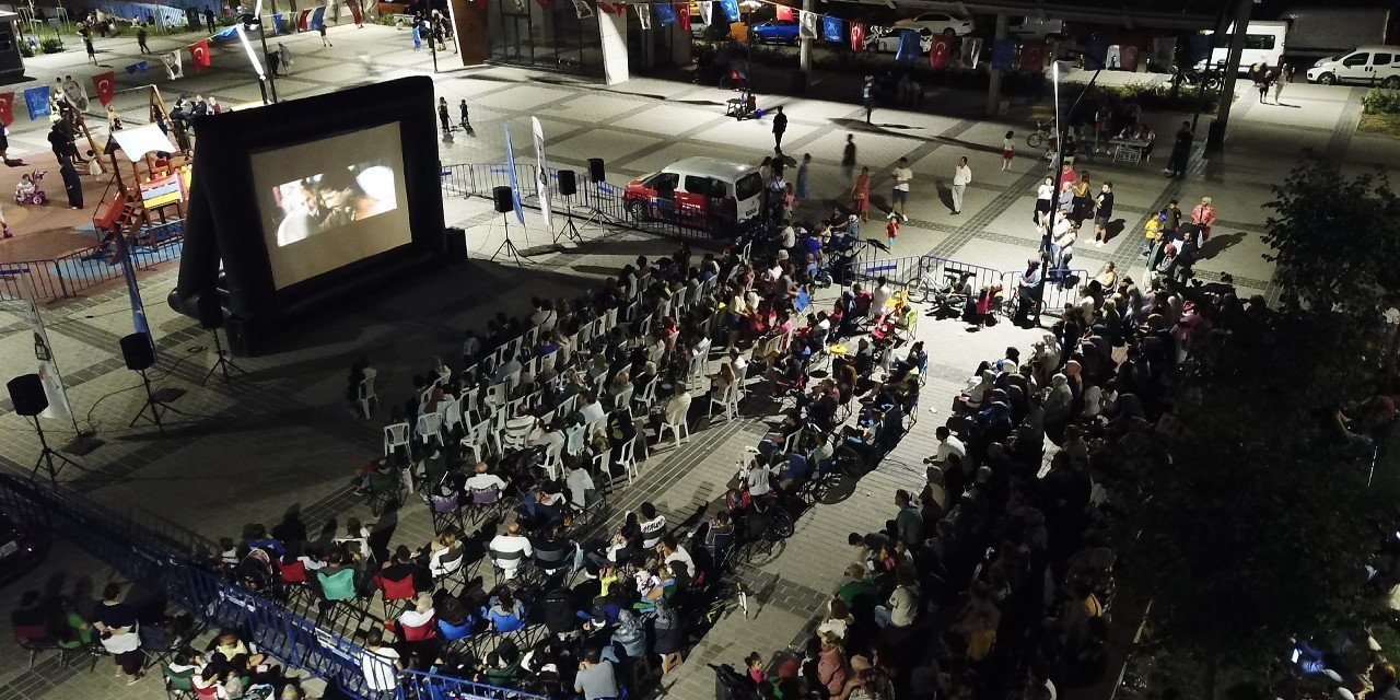 Küçükçekmece’deki "Parklarda Sanat Var" etkinliklerine ilgi yoğun oldu