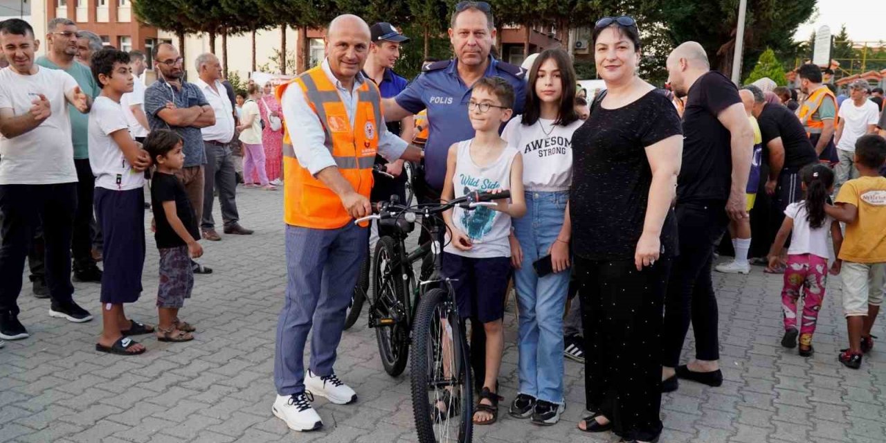Altınova’da Her “Eve Bir Bisiklet” kampanyasında dağıtımlar devam ediyor