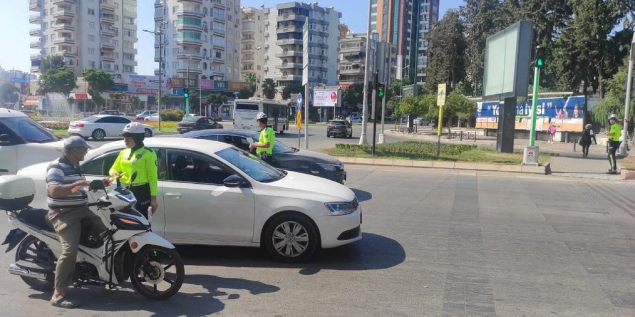 Adana’da trafik ekiplerinden "yaya" uyarası