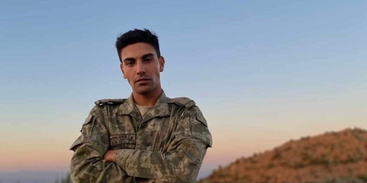 Kağıt gibi ezilen otomobil 3 gence mezar oldu