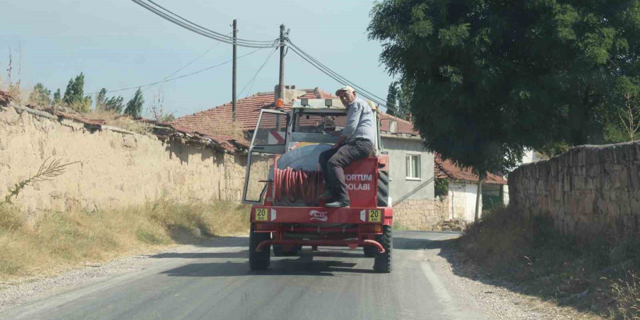 Seyitgazi’deki orman yangınını söndürmek için köylüler de seferber oldu