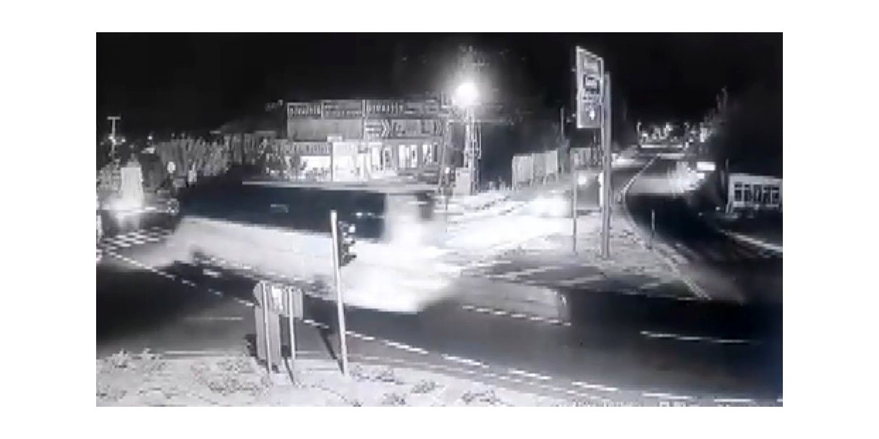 Kırmızı ışıkta geçen otobüsün çaptığı yaya hayatını kaybetti