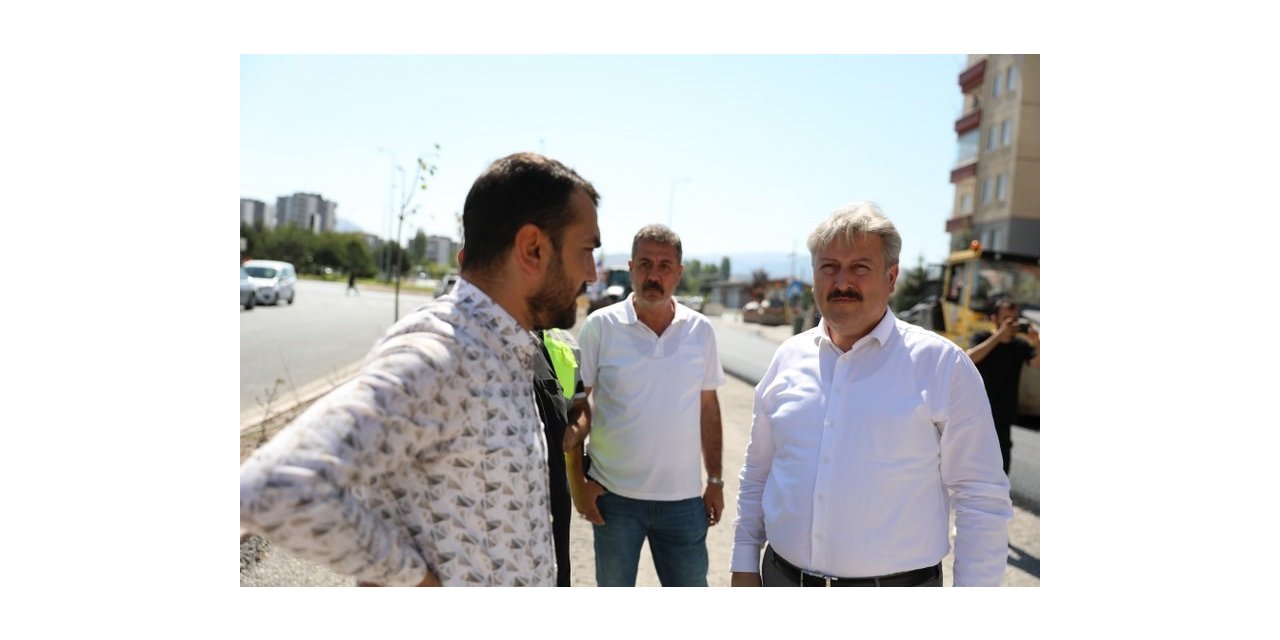 Melikgazi Belediyesi Altınoluk Mahallesi’nde asfalt çalışması yapıyor