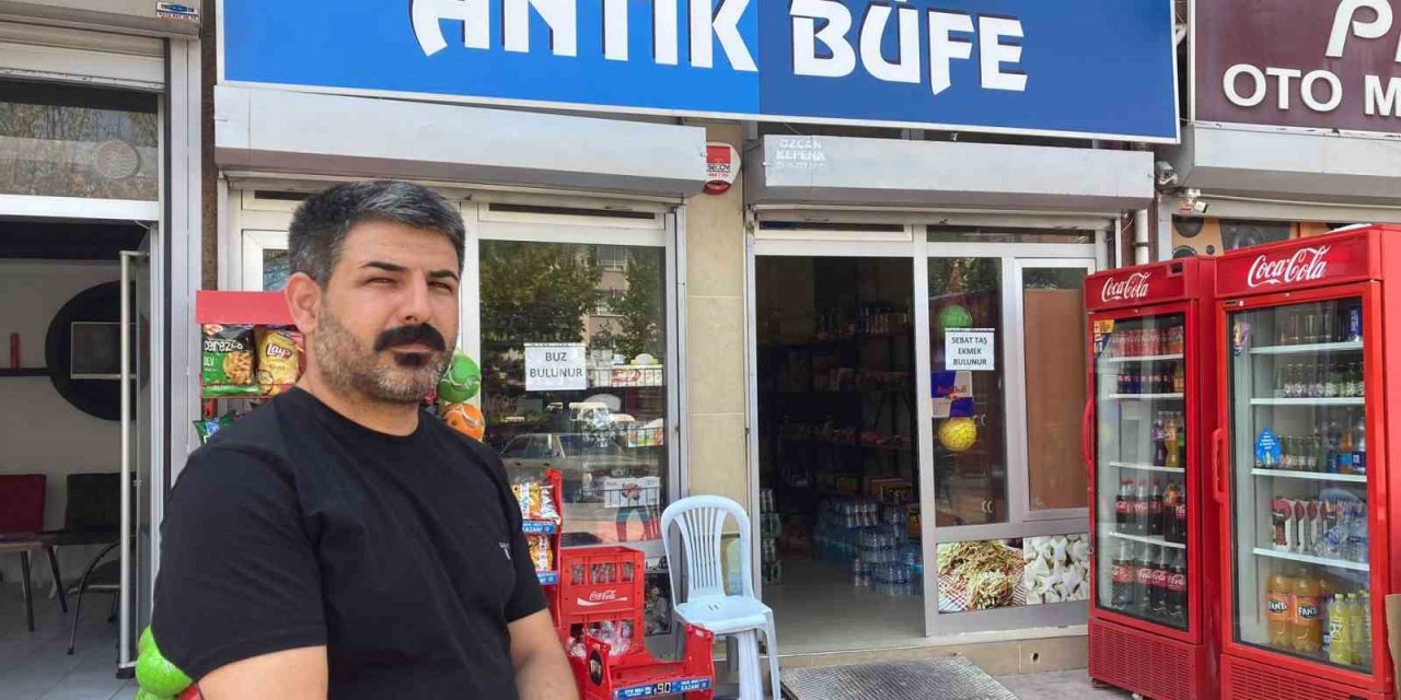 Eksik mal aldığını iddia eden esnaf, gelen malı sokağa döktü