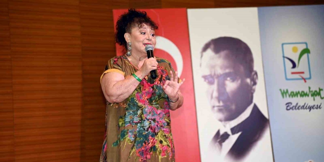 Oyuncu Parla Şenol, genç tiyatrocularla bir araya geldi