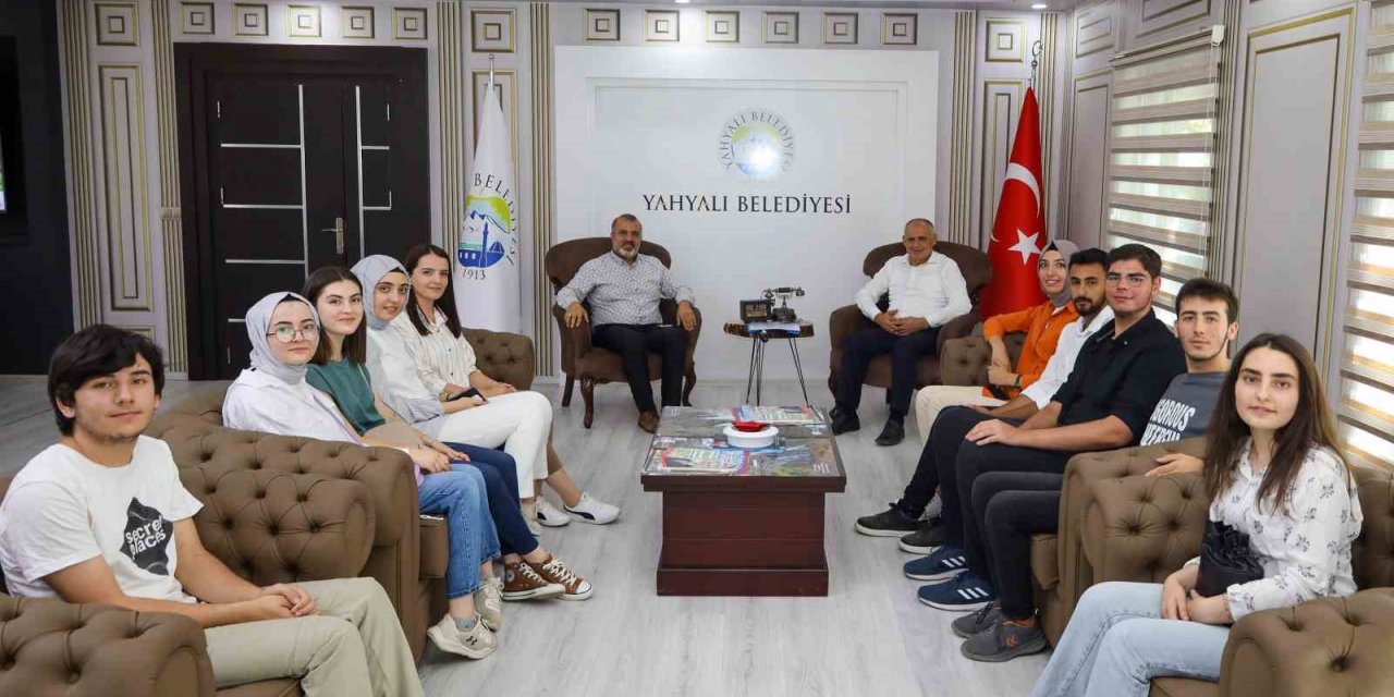 Başkan Öztürk, Yeni Üniversitelileri Tebrik Etti