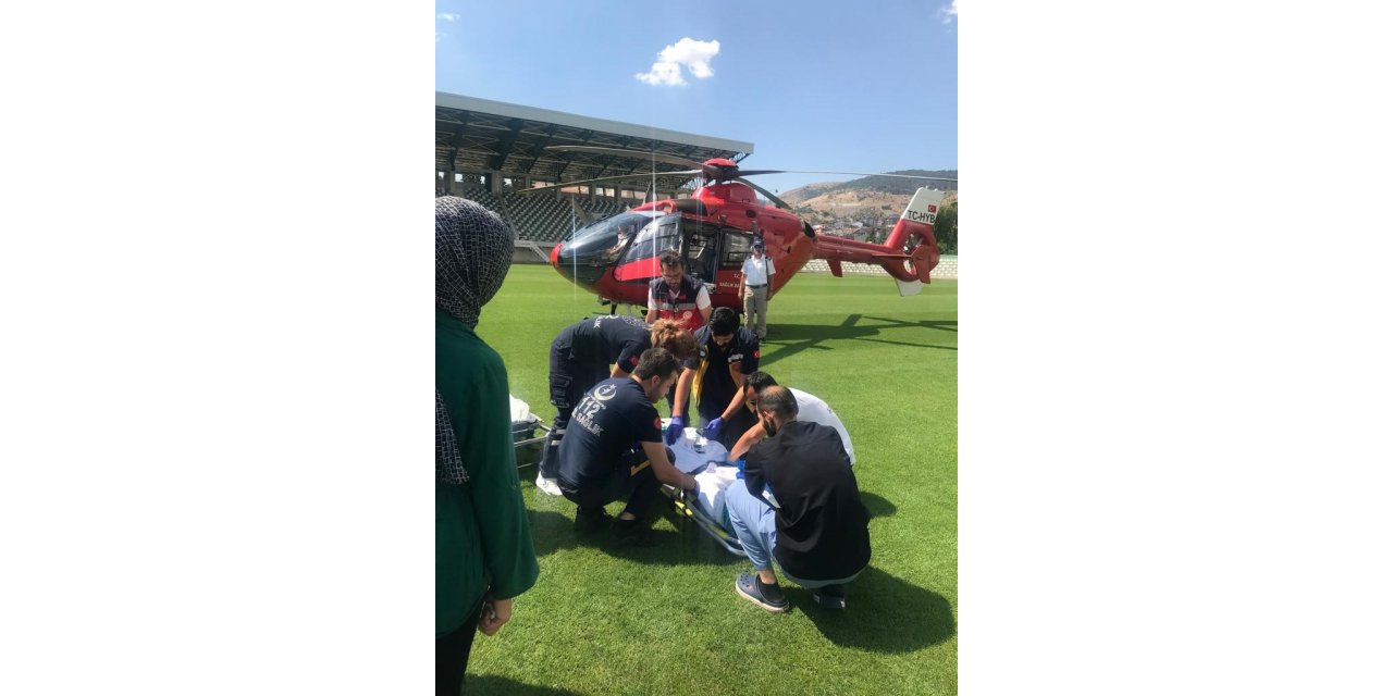 Doğumda fenalaşan annenin yardımına ambulans helikopter yetişti