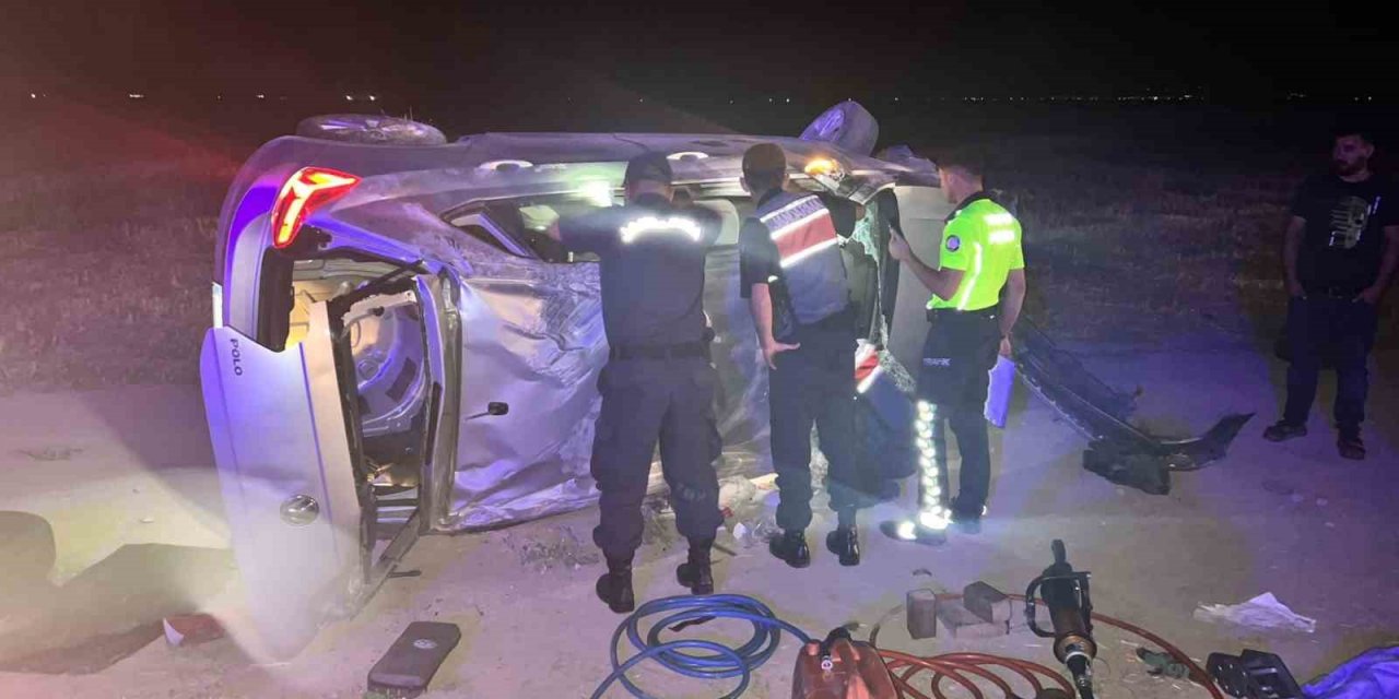 Aksaray - Konya Karayolunda otomobil traktöre çarptı: 3 yaralı