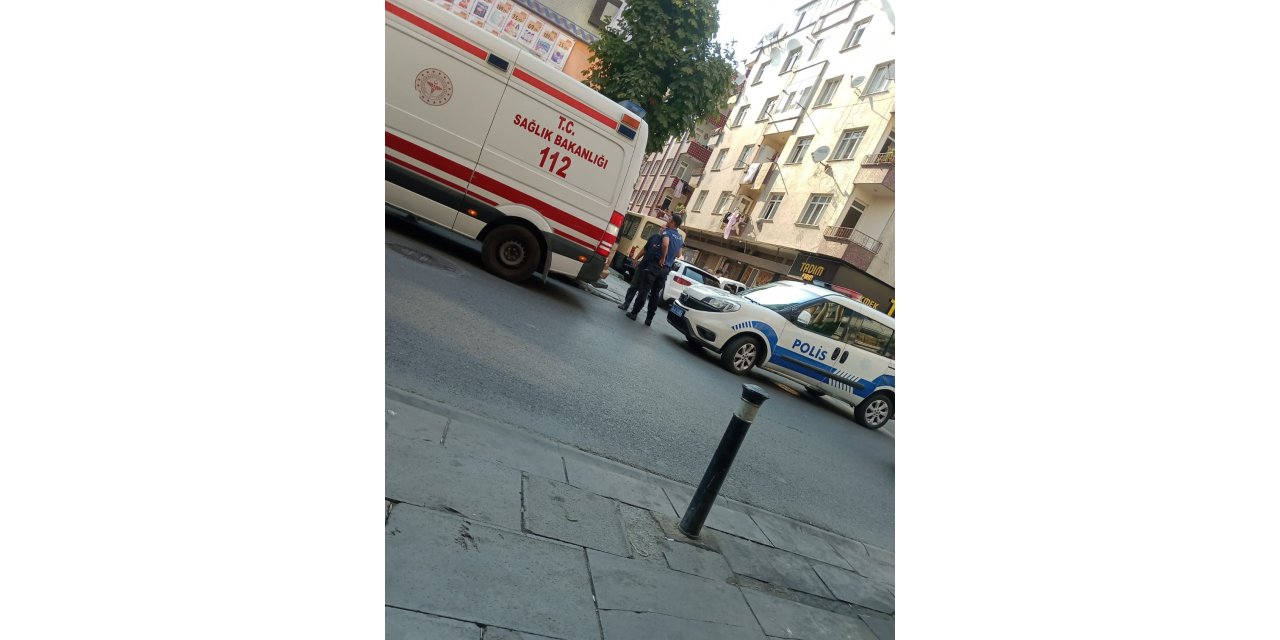 Bahçelievler’de kamyonet karşıya geçmeye çalışan çocuğa çarptı