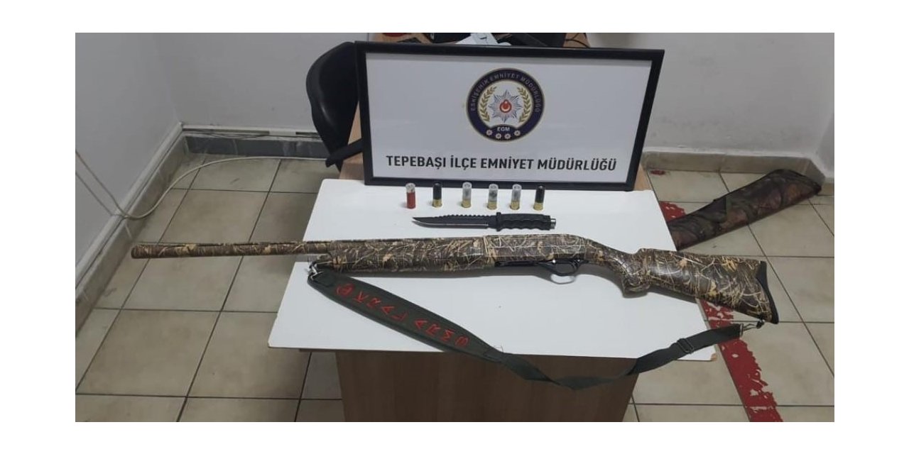 Polislerce şüpheliler üzerinden silah ve uyuşturucu madde ele geçirildi