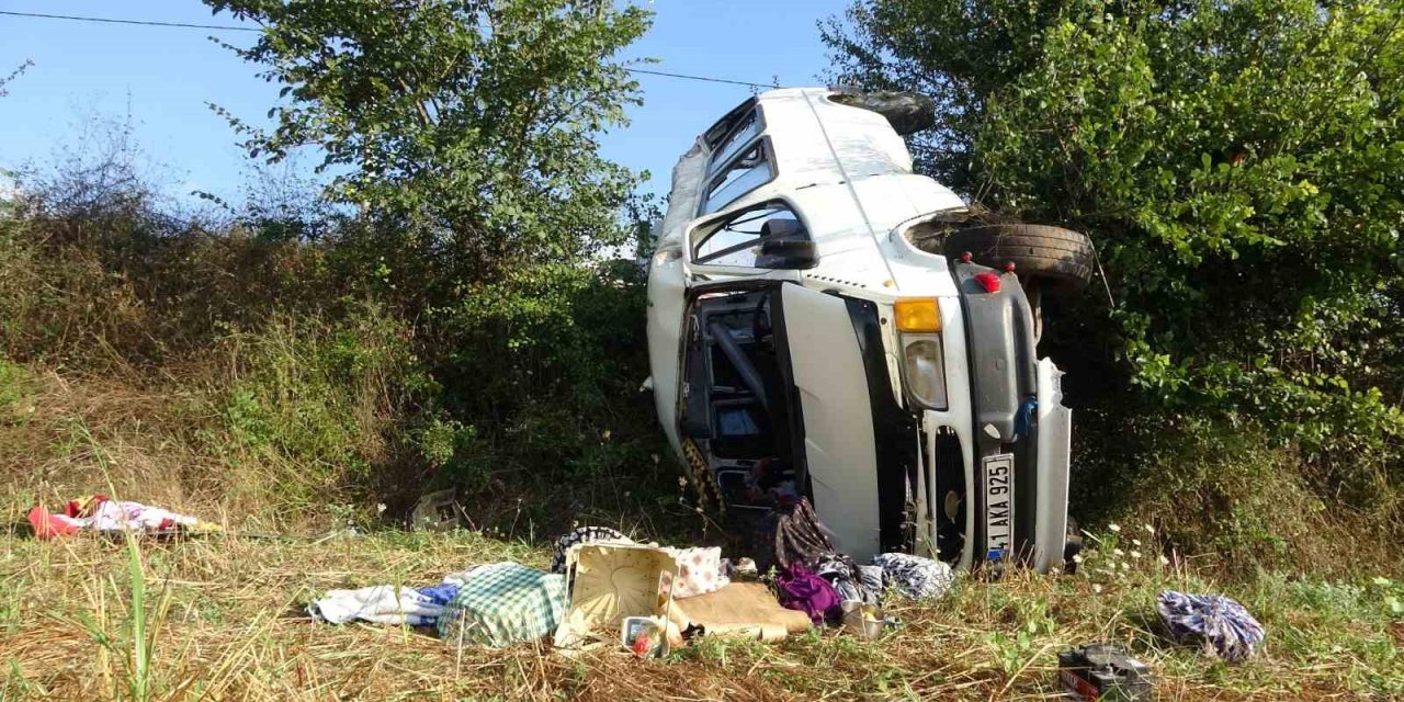 Fındık işçilerini taşıyan minibüs devrildi: 7 yaralı