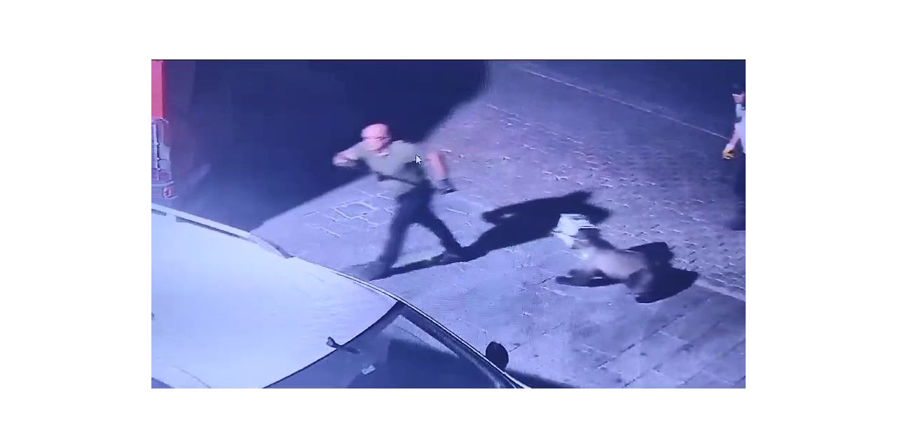 Kafası tenekeye sıkışan ayıyı vatandaşlar kurtardı