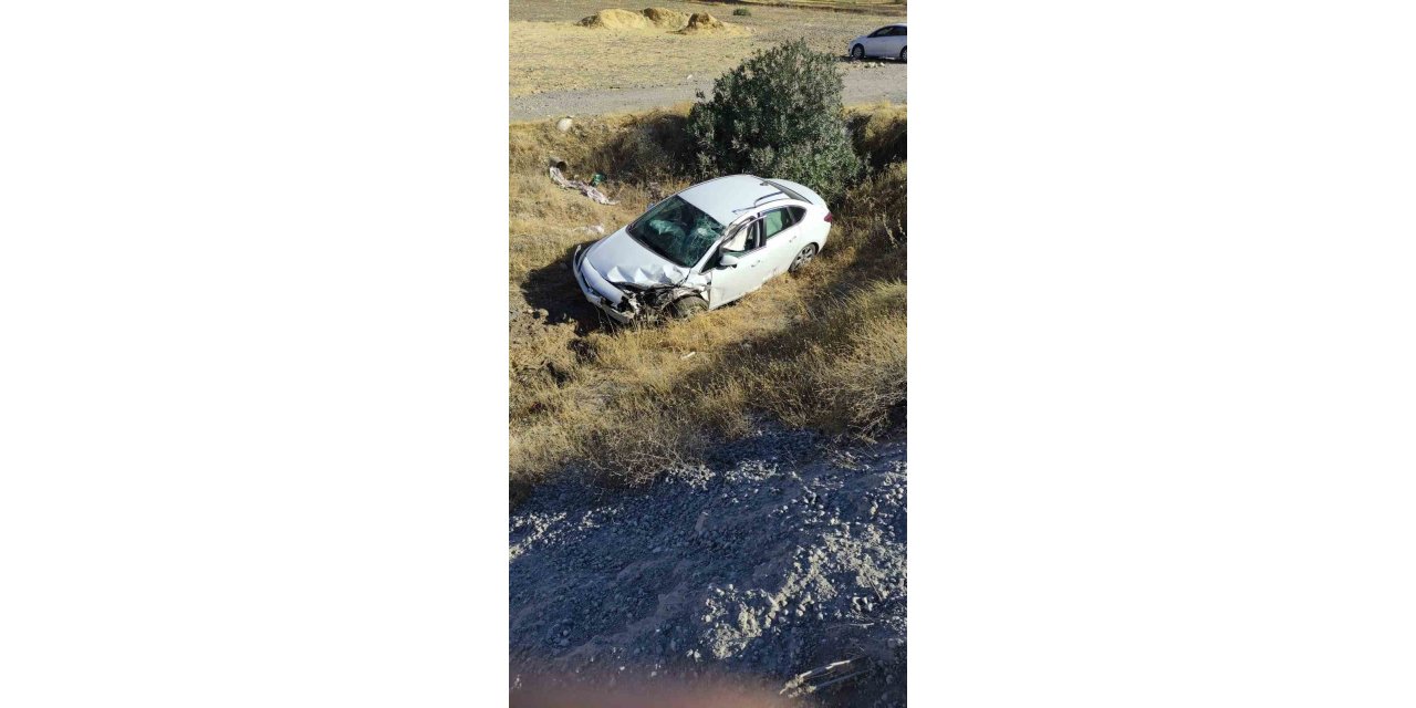 Tır ile çarpışan otomobil şarampole yuvarlandı: 1 yaralı