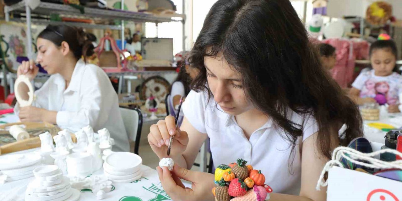 Dekoratif ahşap boyama kursu yoğun ilgi görüyor