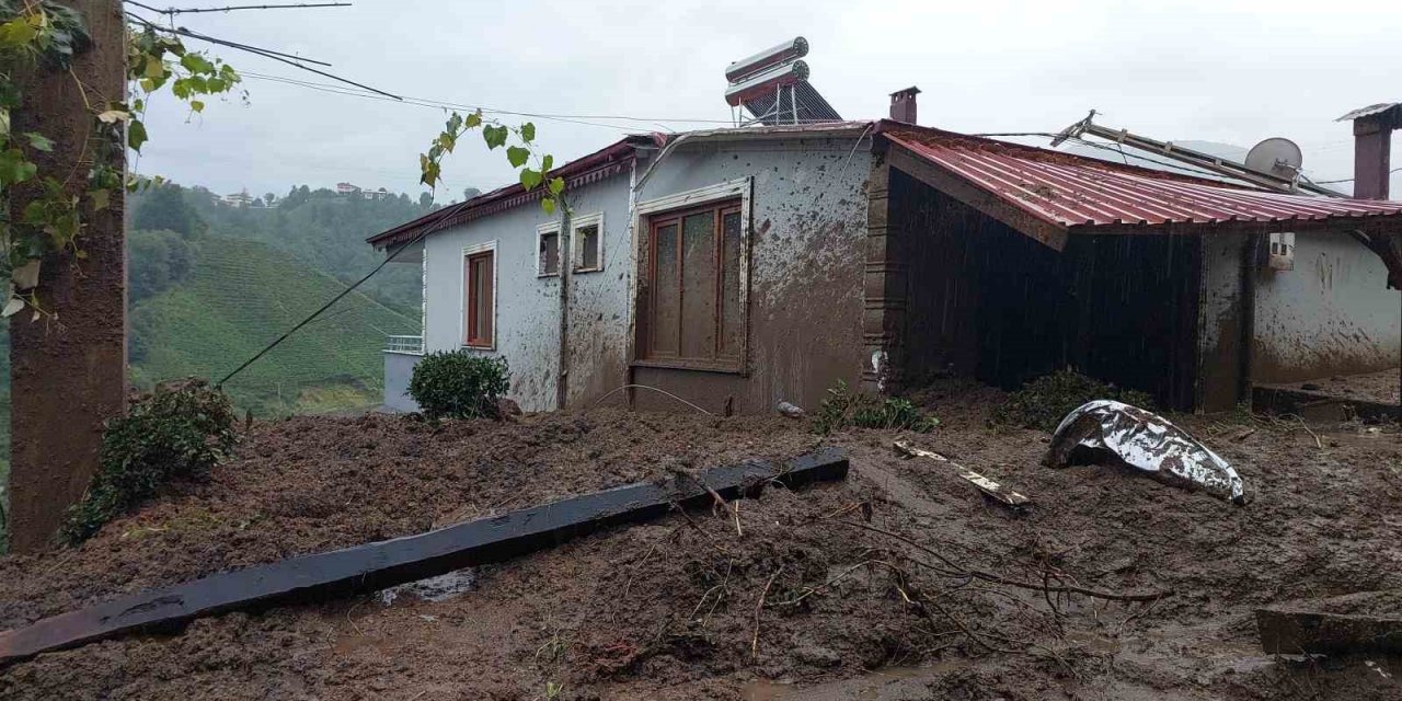 Heyelanda evine toprak dolan vatandaş: "Pencereyi açınca gördüm ki dünya gitmiş"