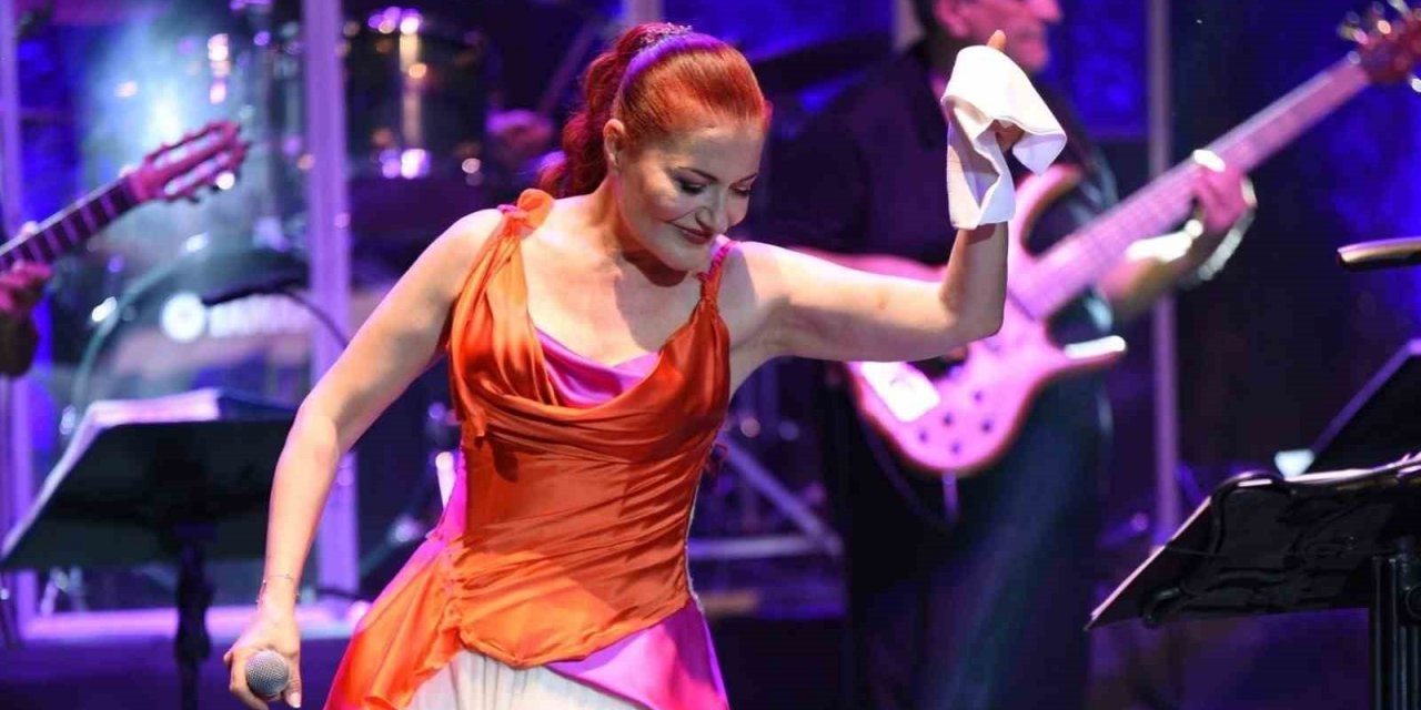 Konyaaltı’nda zafer coşkusu Candan Erçetin’le yaşanacak