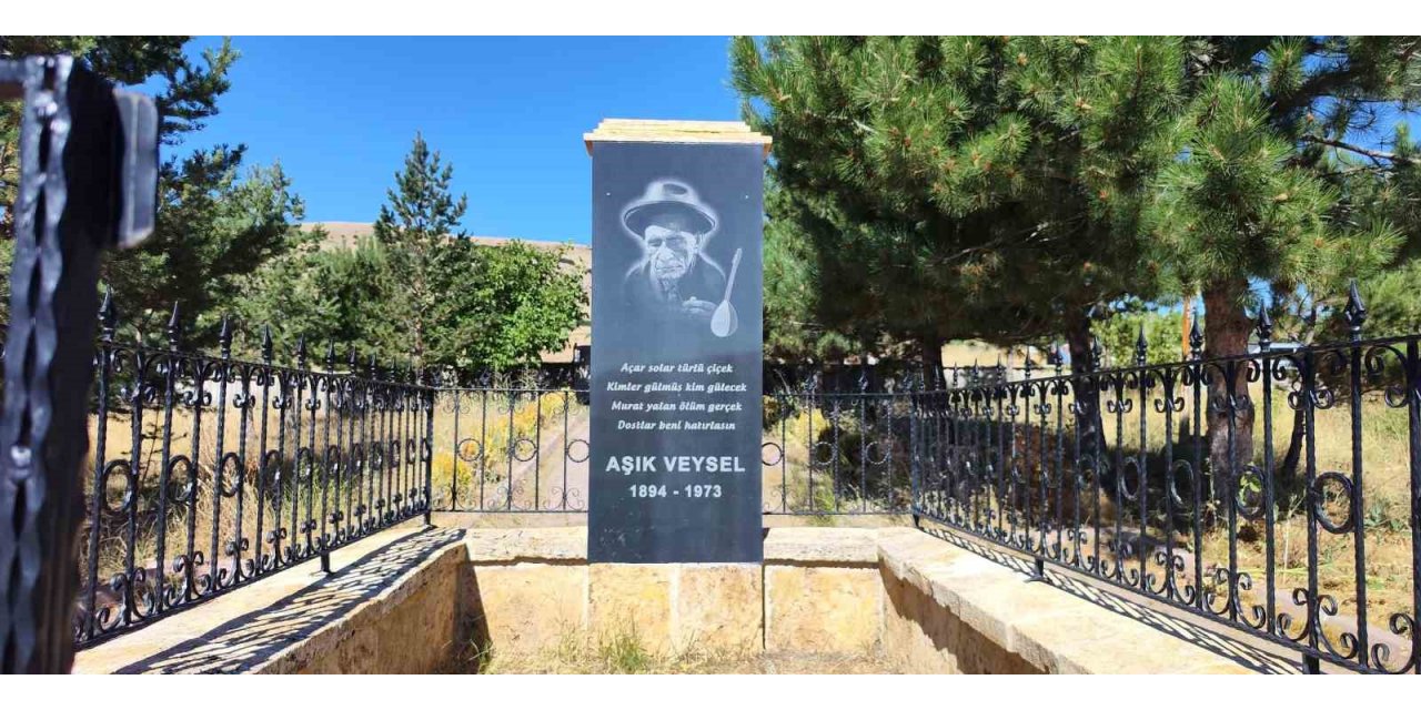 Dünyaca ünlü Halk Ozanı Aşık Veysel mezarı başında anıldı