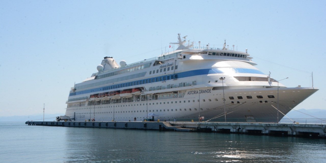 Kruvaziyer gemisi Sinop’a geldi