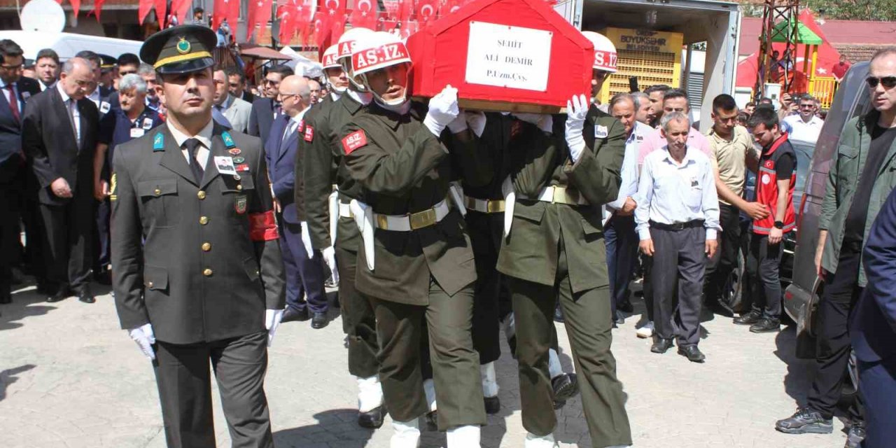 Doğum gününe 3 gün kala şehit olan askere gözyaşı